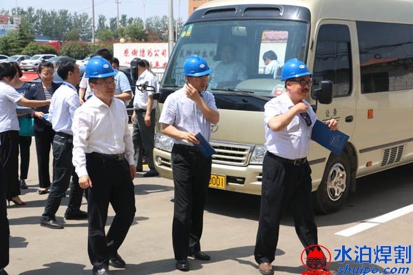 侯典峰、王力舟來水泊焊割 侯典峰、王力舟來水泊焊割