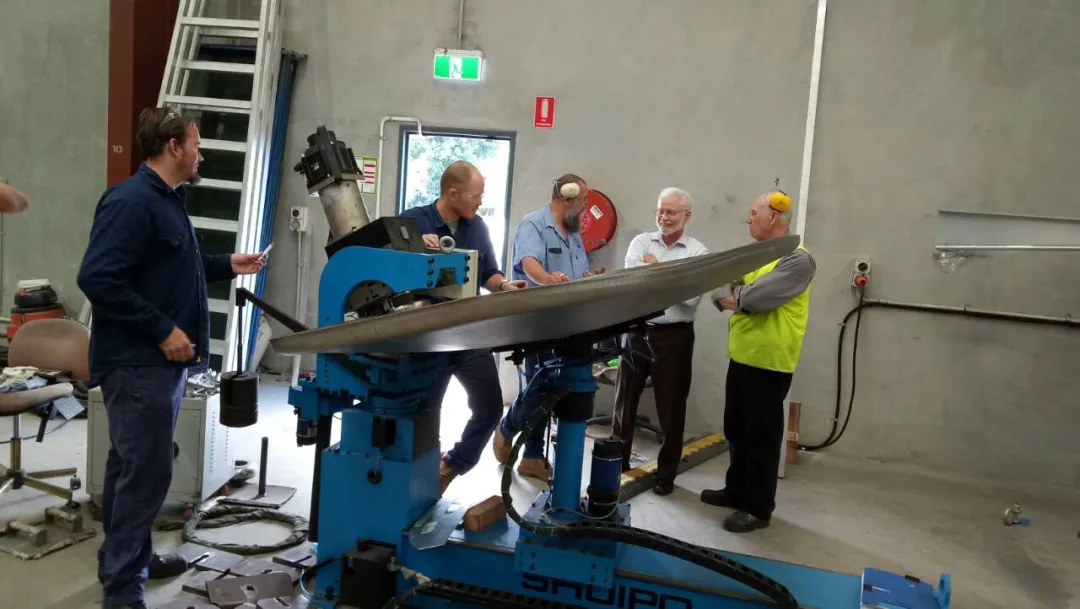 SHUIPO罐車封頭成型機—無模板封頭旋邊機 SHUIPO罐車封頭成型機—無模板封頭旋邊機